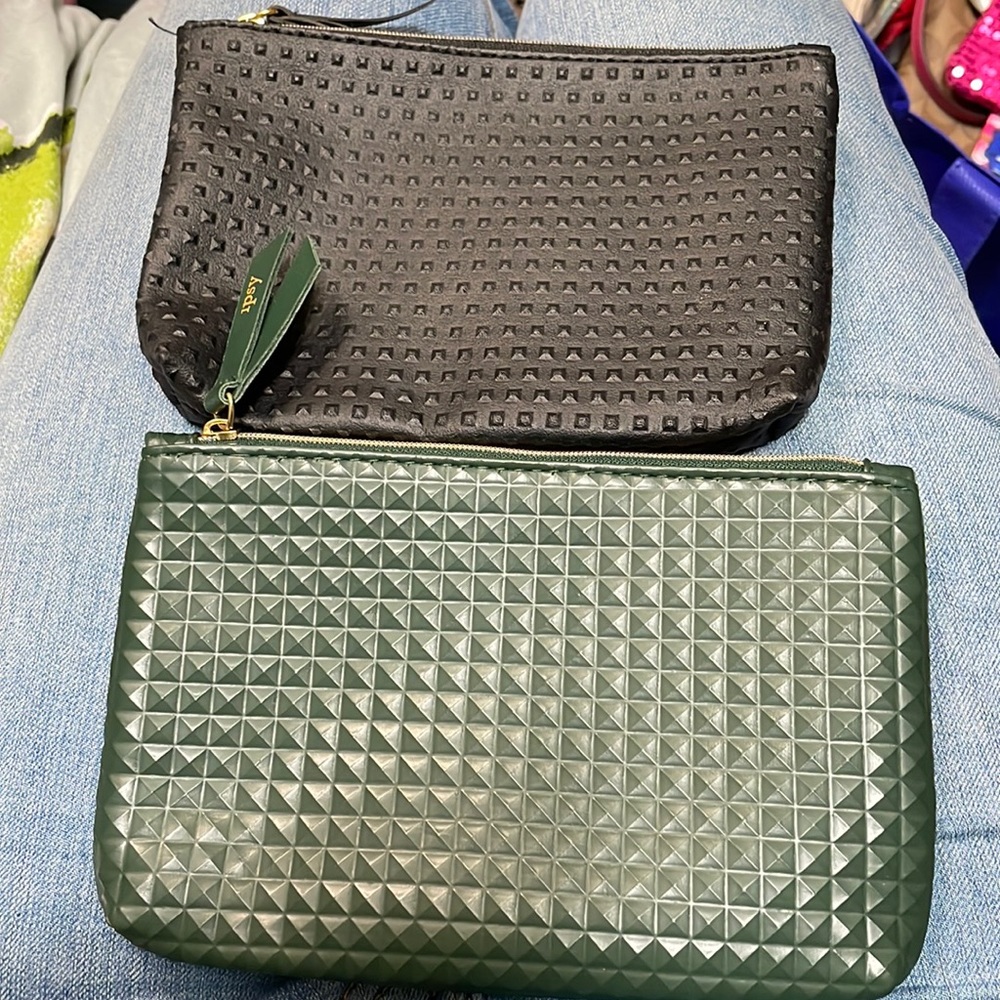 IPSY clutch